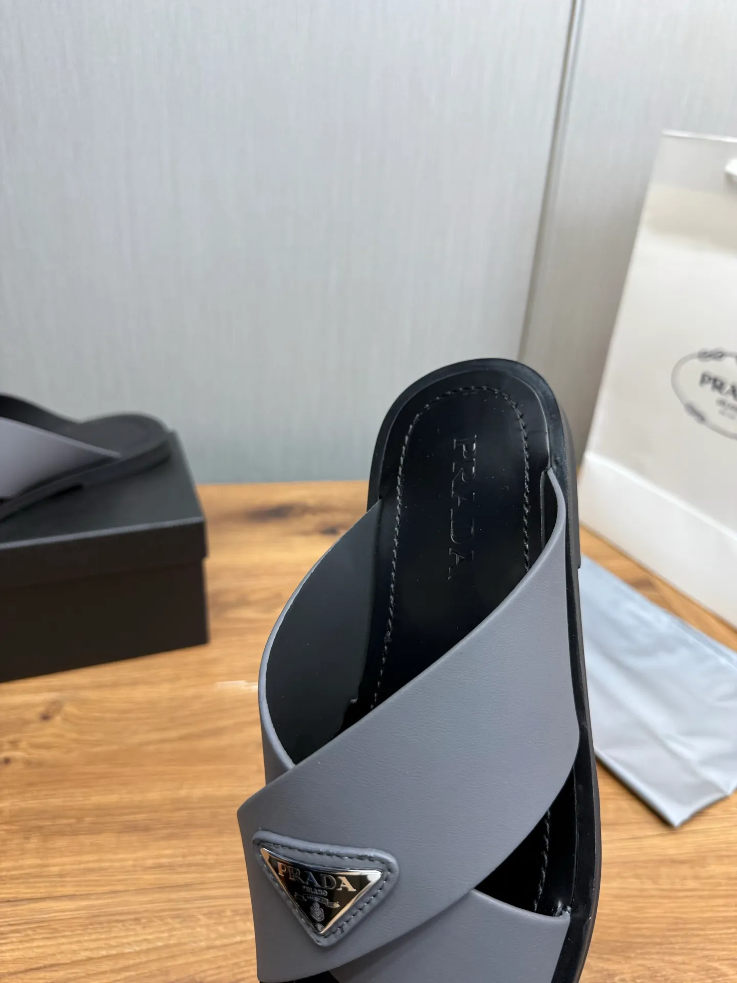 Factory price 340💰 ＰＲＡＤＡPrada - popular men's slippers hot sale 🔥 🩴Official website one to one production 38-45 sizes 45 46 🉑️Customized!